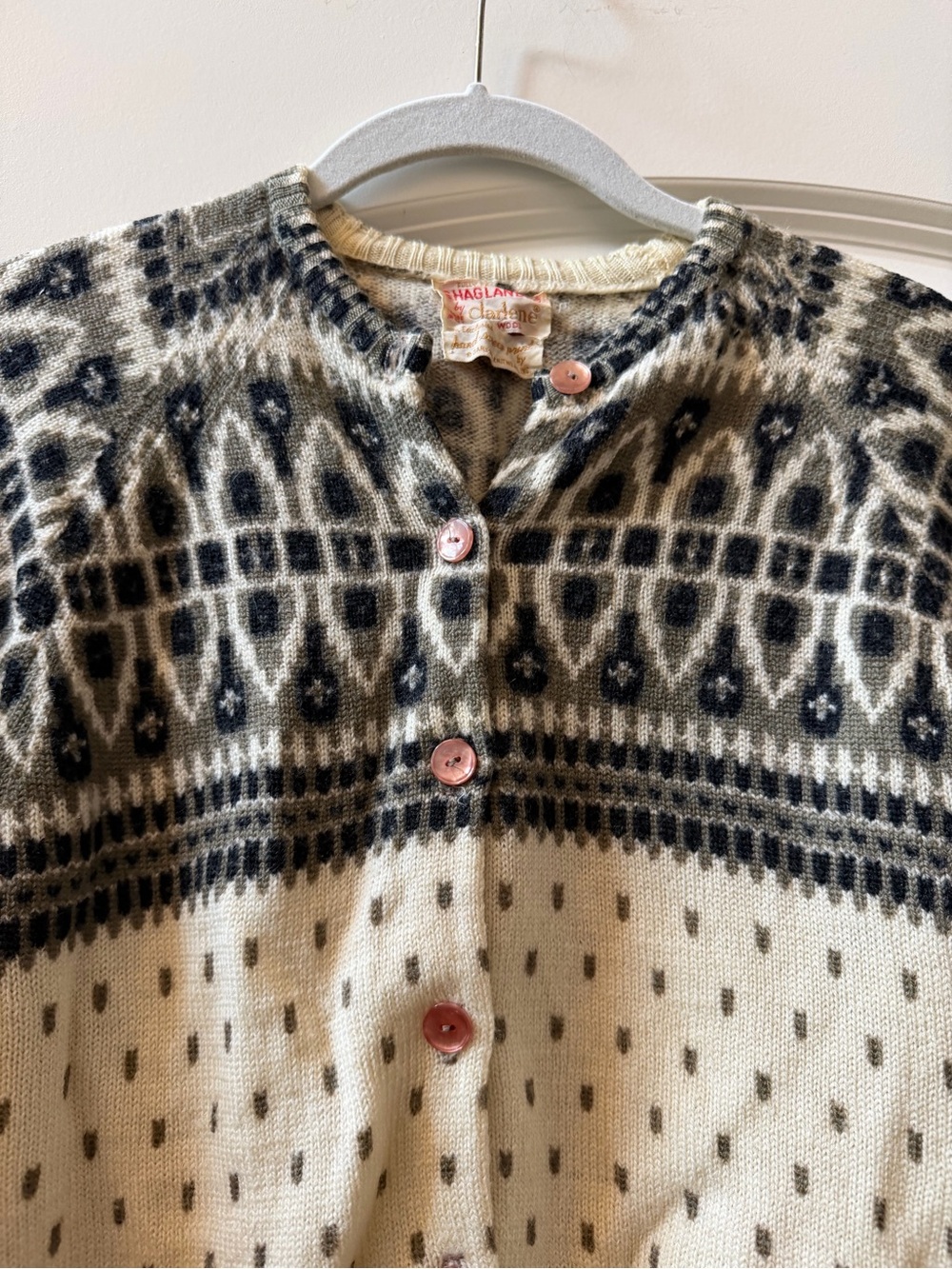VTG 100% Wool Made in USA Fair Isle Norwegian Cardigan w Pink Buttons. EUC. - Picture 2 of 8